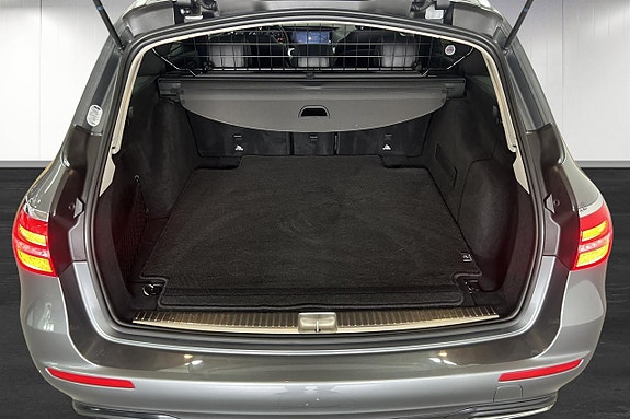 Mercedes-Benz E200 14 of 14