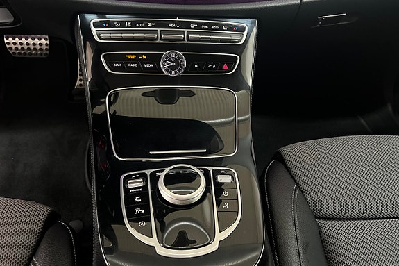 Mercedes-Benz E200 9 of 14