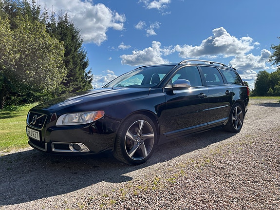 Volvo V70 2 of 6