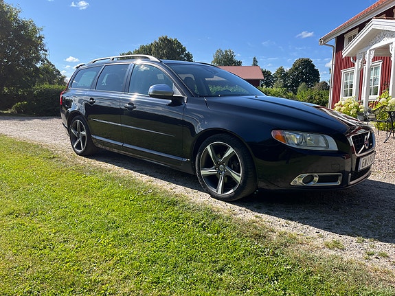 Volvo V70 3 of 6