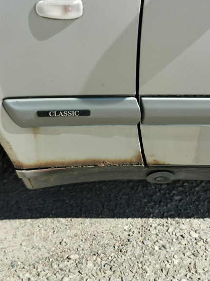 Mercedes-Benz E200 6 of 8