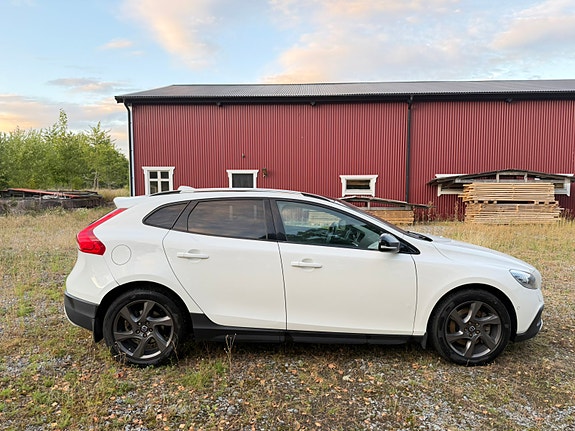 Volvo V40 Cross Country 4 of 14
