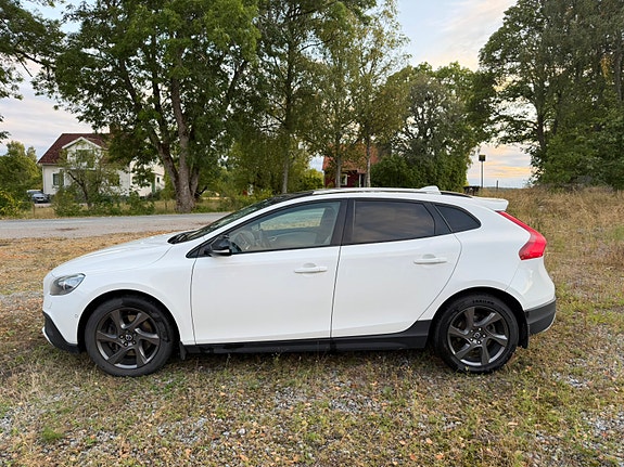 Volvo V40 Cross Country 3 of 14
