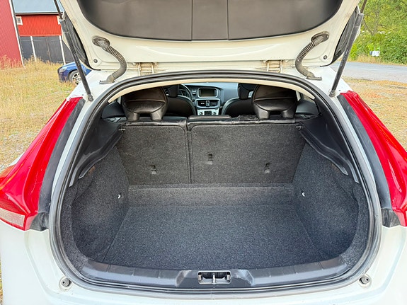Volvo V40 Cross Country 10 of 14
