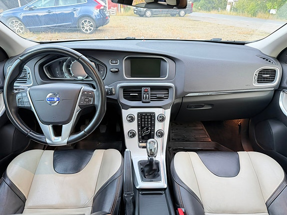 Volvo V40 Cross Country 6 of 14