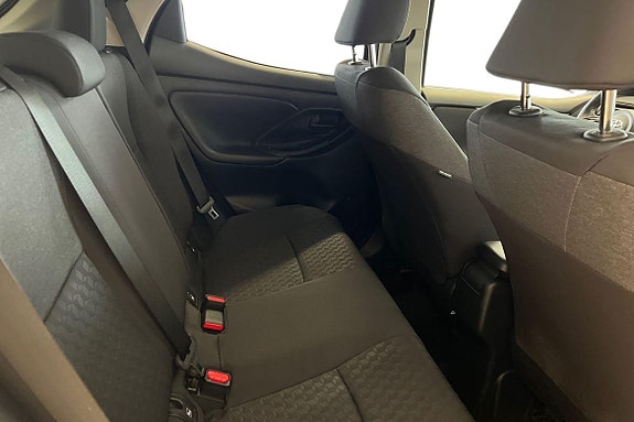 Toyota Yaris 9 of 21