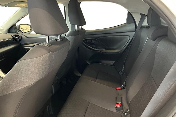 Toyota Yaris 13 of 21