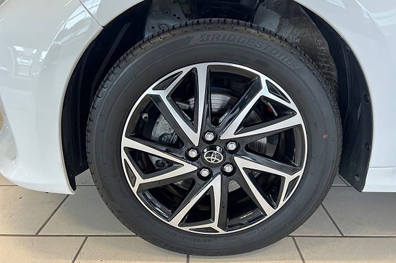Toyota Yaris 17 of 21