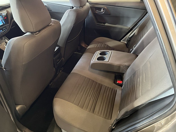 Toyota Auris 13 of 25