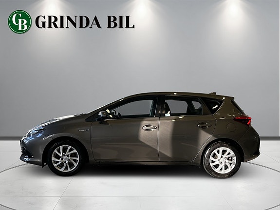 Toyota Auris 2 of 25