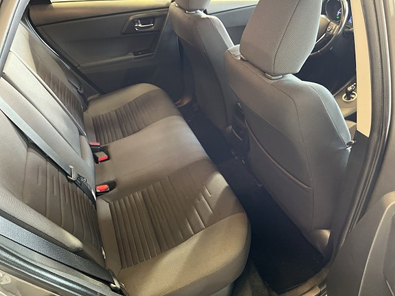 Toyota Auris 14 of 25
