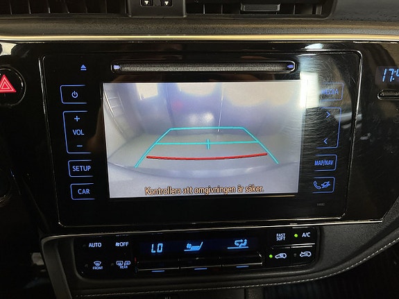 Toyota Auris 18 of 25