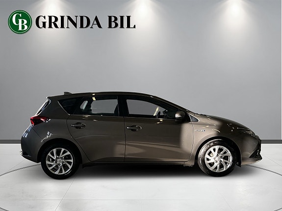 Toyota Auris 4 of 25