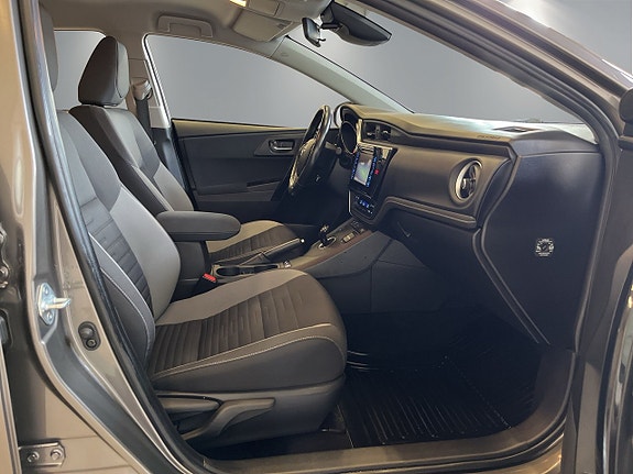 Toyota Auris 9 of 25