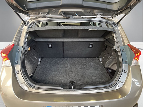 Toyota Auris 7 of 25