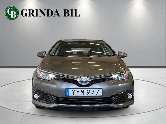 Toyota Auris 5 of 25
