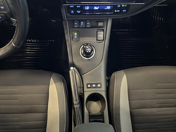 Toyota Auris 15 of 25