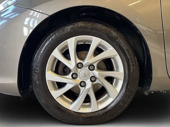 Toyota Auris 6 of 25