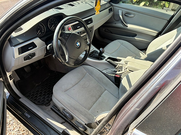 BMW 325i 5 of 5