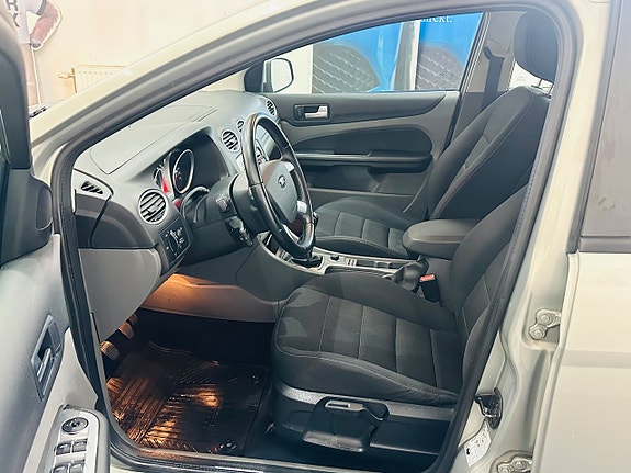 Ford Focus 9 of 15