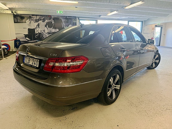 Mercedes-Benz E200 8 of 24