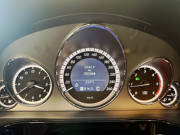 Mercedes-Benz E200 21 of 24