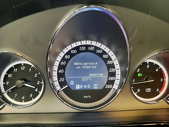 Mercedes-Benz E200 17 of 24