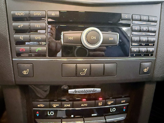 Mercedes-Benz E200 19 of 24