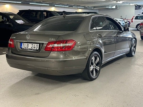 Mercedes-Benz E200 3 of 24