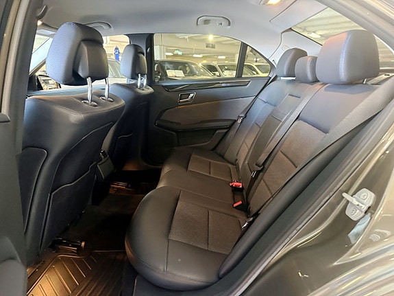 Mercedes-Benz E200 15 of 24