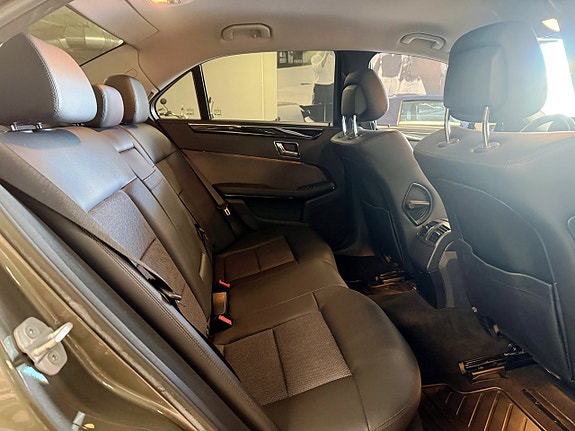 Mercedes-Benz E200 14 of 24