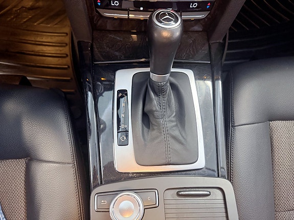 Mercedes-Benz E200 18 of 24
