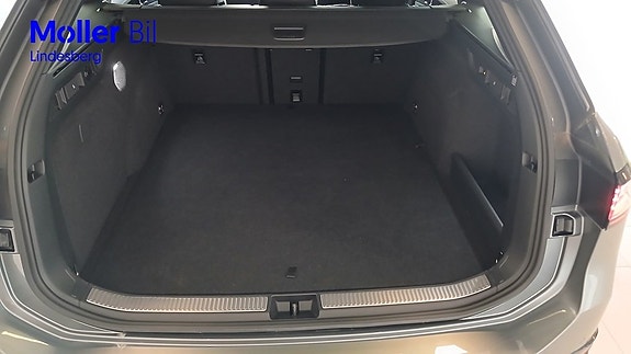 Volkswagen Passat 12 of 27