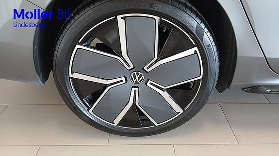 Volkswagen Passat 5 of 27
