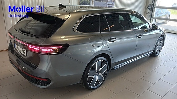 Volkswagen Passat 4 of 27