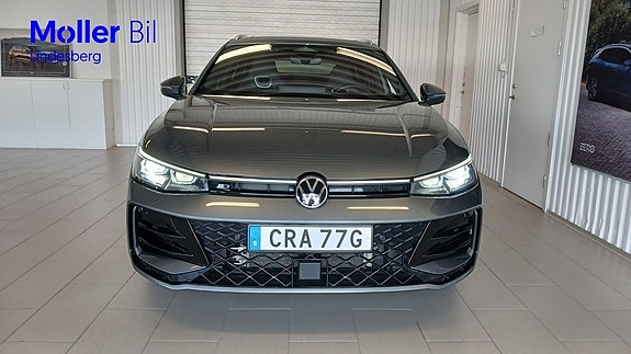 Volkswagen Passat 2 of 27