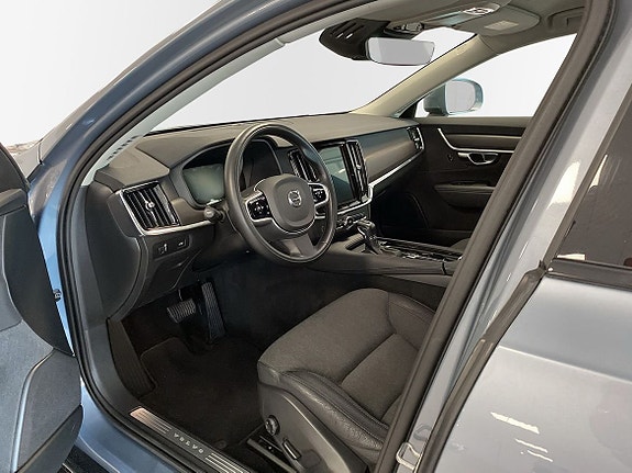 Volvo V90 Cross Country 7 of 15