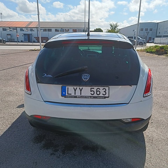 Lancia Delta 6 of 17