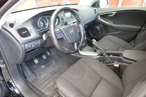 Volvo V40 11 of 22