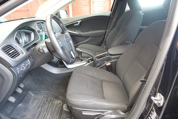 Volvo V40 12 of 22
