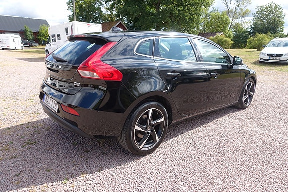 Volvo V40 3 of 22