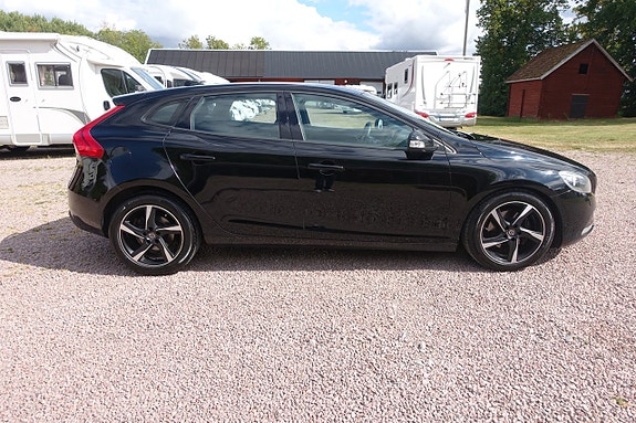 Volvo V40 2 of 22
