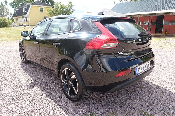 Volvo V40 4 of 22