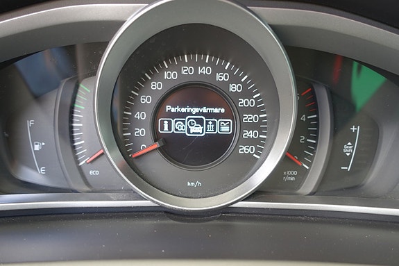Volvo V40 15 of 22