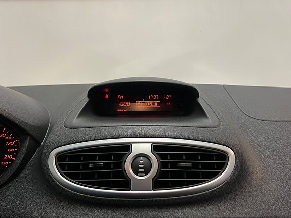Renault Clio 20 of 23