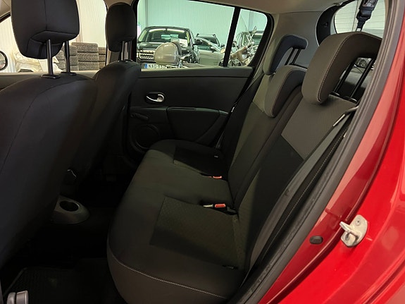 Renault Clio 12 of 23