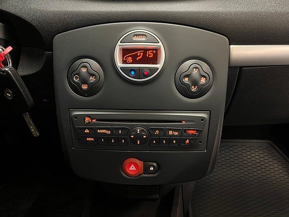 Renault Clio 19 of 23