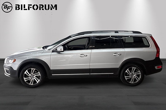 Volvo XC70 2 of 19