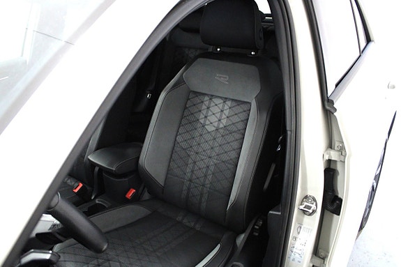 Volkswagen T-Roc 17 of 17