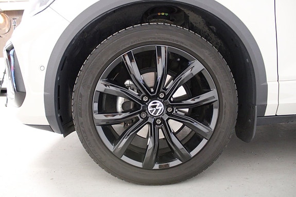 Volkswagen T-Roc 10 of 17